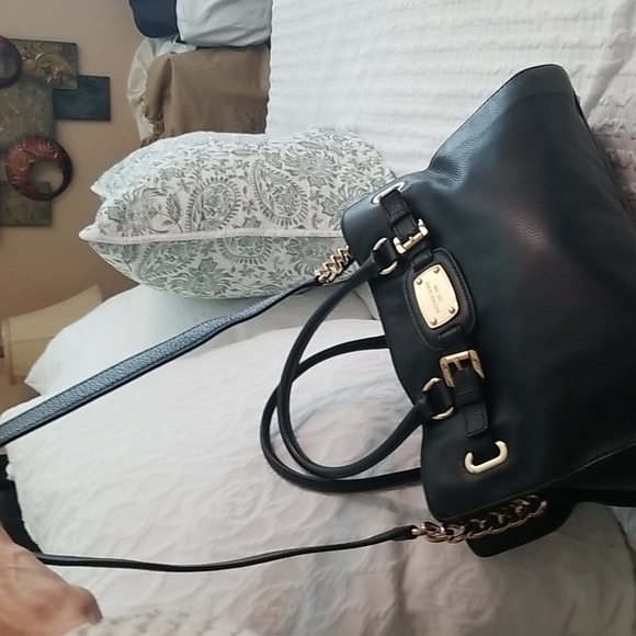 Michael Kors Medium HAMILTON EAST WEST Black Pebbled Leather Bag